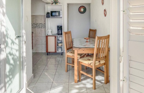 Sucuraj Apartment | Stunning apartment in Sucuraj with WiFi