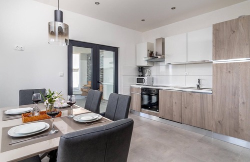 Stanici House | Stunning home in Stanici