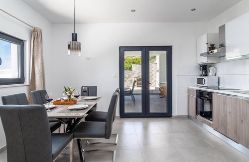 Stanici House | Stunning home in Stanici