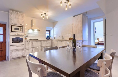Jadreski House | Stunning private villa for 6 people with WIFI, A/C, private pool, TV, terrace and pets allowed