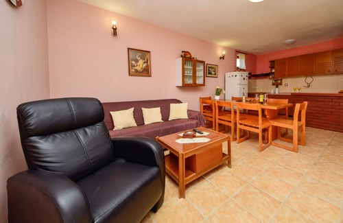 Racisce House | Stunning private villa for 8 guests with WIFI, A/C, TV and terrace