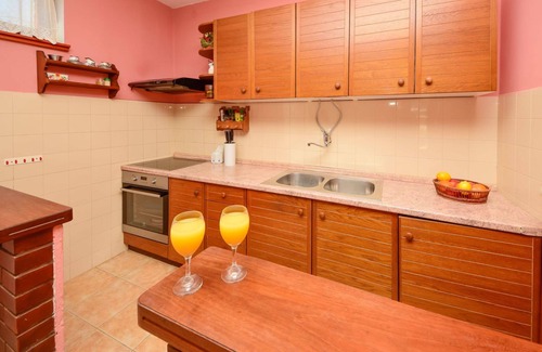 Racisce House | Stunning private villa for 8 guests with WIFI, A/C, TV and terrace