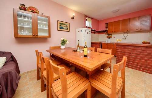Racisce House | Stunning private villa for 8 guests with WIFI, A/C, TV and terrace