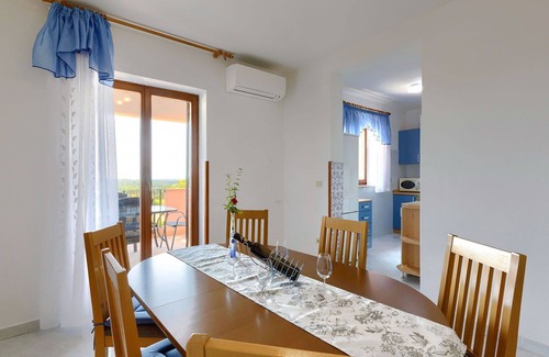 Martinski House | Stunning villa for 8 people with WIFI, private pool, A/C, TV and terrace