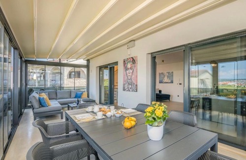 Porat Apartment | Tea Deluxe Apartment with private Pool
