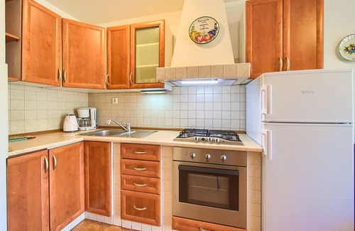 Porat Apartment | Terrace Flat in Porat, Malinska