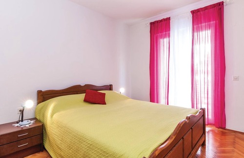 Turanj Apartment | These comfortable and practically furnished apartments are located just 20 meters from the beach.