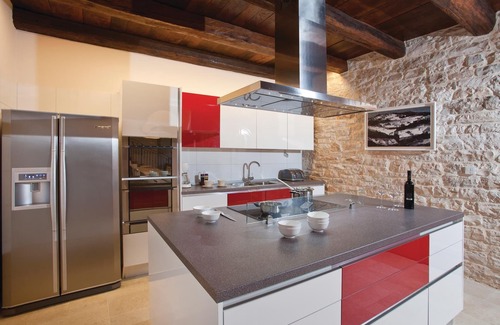Makovci House | This luxurious and spacious villa is located on the mainland of Istria.