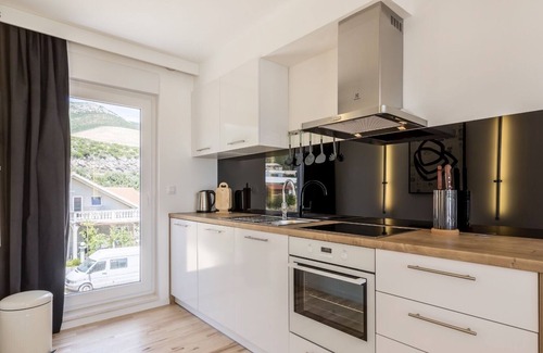 Rudine Apartment | Three bedroom apartment with terrace and sea view Kaštel Novi, Kaštela (A-21079-a)