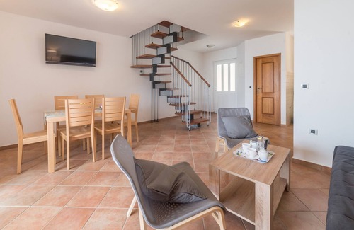 Baric Draga Apartment | Three bedroom apartment near beach Barić Draga, Karlobag (A-15583-b)