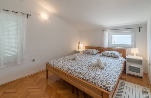 Baric Draga Apartment | Three bedroom apartment near beach Barić Draga, Karlobag (A-15583-b)