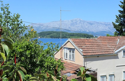 Lumbarda Apartment | Three bedroom apartment near beach Lumbarda, Korčula (A-4442-a)