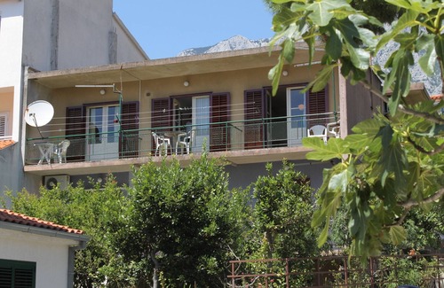 Ratac Apartment | Three bedroom apartment with balcony Makarska (A-6717-a)