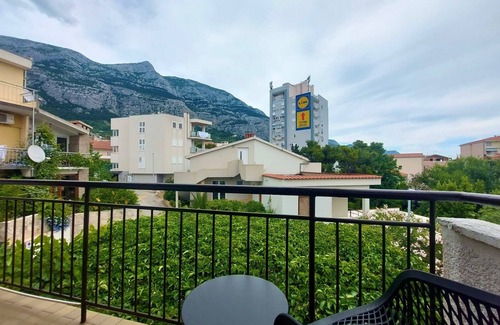 Ratac Apartment | Three bedroom apartment with balcony Makarska (A-6717-a)