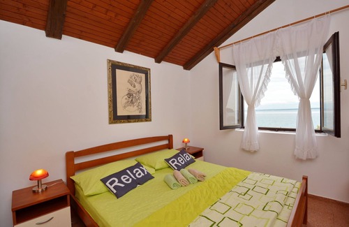 Ugljan Apartment | Three bedroom apartment near beach Ugljan (A-8262-b)