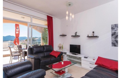 Sreser Apartment | Three-Bedroom Apartment in Sreser