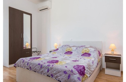 Sreser Apartment | Three-Bedroom Apartment in Sreser