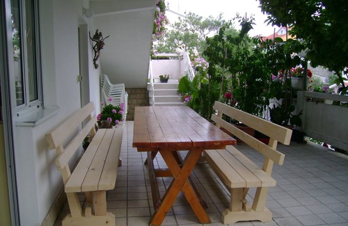 Palit Apartment | Three bedroom apartment with terrace Palit, Rab (A-14610-a)
