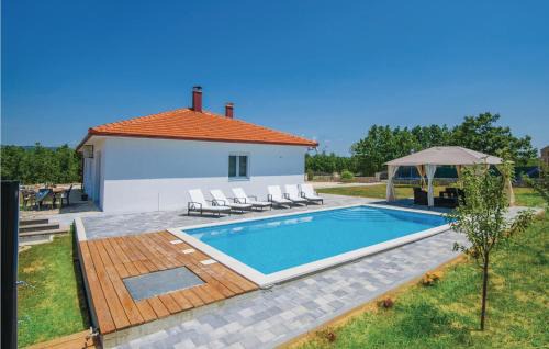 Imotski House | Three-Bedroom Holiday Home In Vinjani Gornji