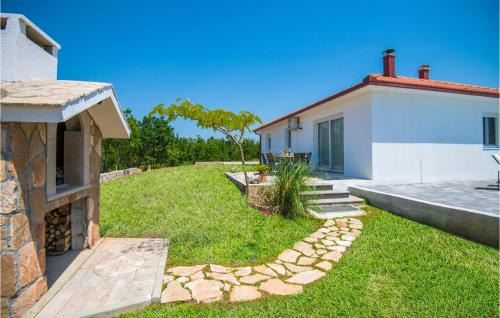 Imotski House | Three-Bedroom Holiday Home In Vinjani Gornji