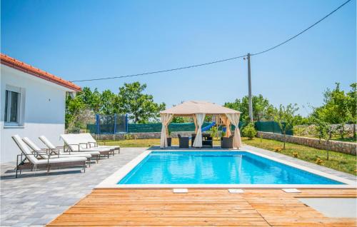 Imotski House | Three-Bedroom Holiday Home In Vinjani Gornji