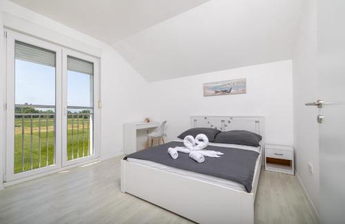 Rugvica House | Three-Bedroom Holiday Home Vida with Private Pool