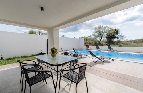 Topid Villa | Three Bedroom Villa With Private Pool