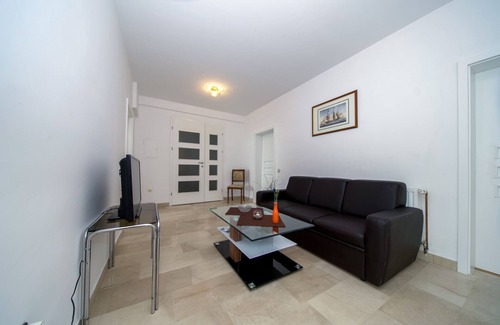Jesenice Apartment | Three Bedrooms Apartment With Sea View