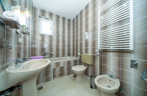 Jesenice Apartment | Three Bedrooms Apartment With Sea View