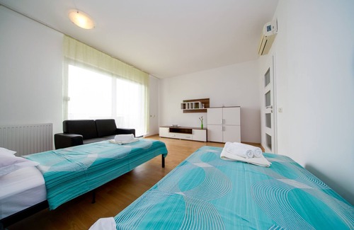 Jesenice Apartment | Three Bedrooms Apartment With Sea View