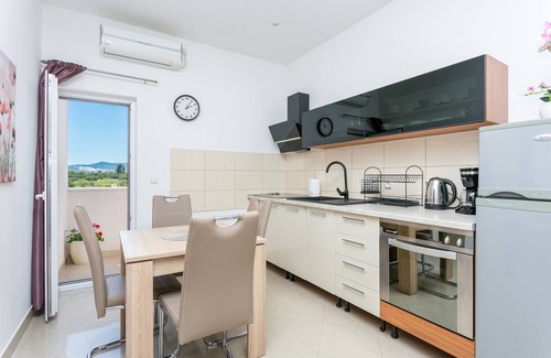 Kastel Novi Apartment | Two bedroom apartment with terrace Kaštel Novi, Kaštela (A-22702-b)