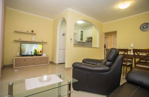 Susnjici Apartment | Two-Bedroom Apartment Koraca with Balcony