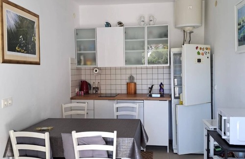 Ubli Apartment | Two bedroom apartment near beach Ubli, Lastovo (A-23365-a)
