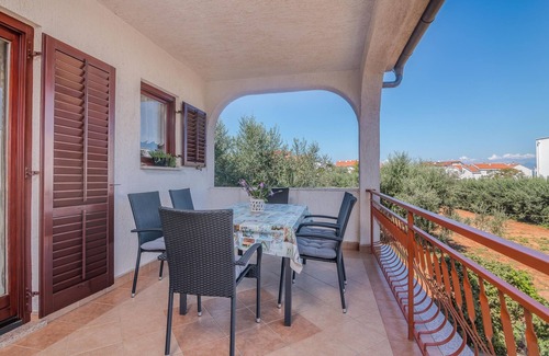 Porat Apartment | Two bedroom apartment with terrace and sea view Porat, Krk (A-19343-a)