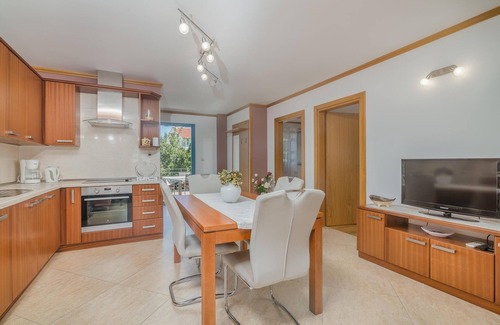 Porat Apartment | Two bedroom apartment with terrace Porat, Krk (A-19344-b)
