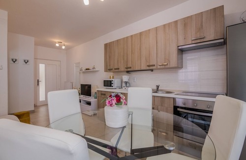 Porat Apartment | Two bedroom apartment with terrace Porat, Krk (A-19344-a)