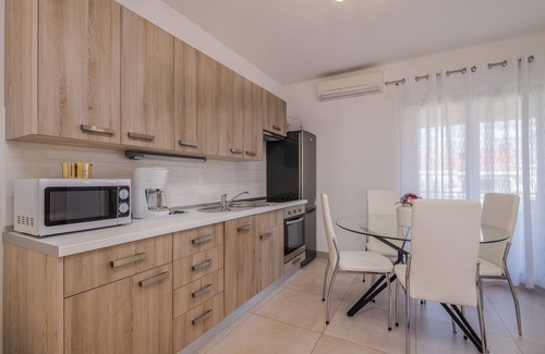 Porat Apartment | Two bedroom apartment with terrace Porat, Krk (A-19344-a)