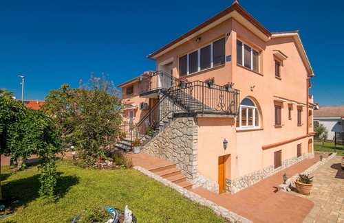 Porat Apartment | Two bedroom apartment with terrace Porat, Krk (A-19344-a)