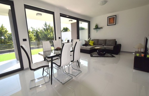 Porat Apartment | Two bedroom apartment with terrace Porat, Krk (A-19347-a)