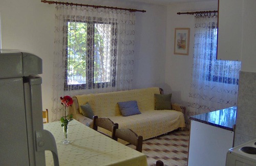 Cove Makarac (Milna) Apartment | Two bedroom apartment with terrace Milna, Brač (A-14961-a)