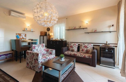 Sutomiscica Apartment | Two-Bedroom Apartment in Sutomiscica