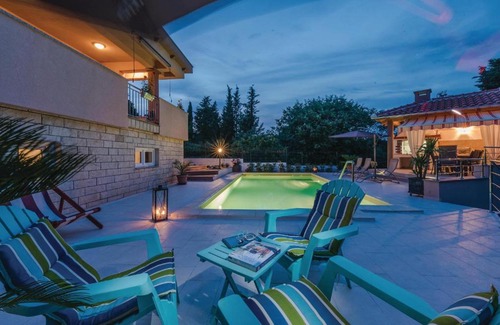 Sutomiscica Apartment | Two-Bedroom Apartment in Sutomiscica