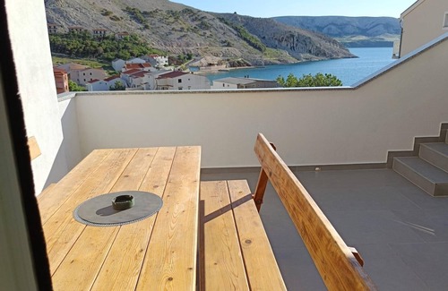 Metajna Apartment | Two bedroom apartment with terrace and sea view Metajna, Pag (A-4161-a)
