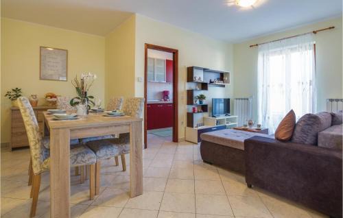 Zbandaj Apartment | Two-Bedroom Apartment In Porec
