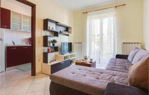 Zbandaj Apartment | Two-Bedroom Apartment In Porec