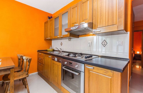 Grebastica Apartment | Two bedroom apartment near beach Šparadići, Šibenik (A-10015-a)