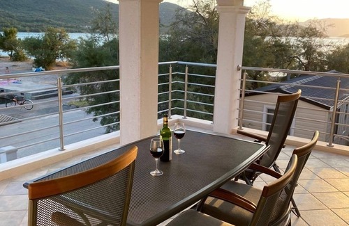 Brijesta Apartment | Two bedroom apartment near beach Brijesta, Pelješac (A-10223-c)