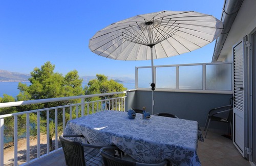 Slatine Apartment | Two bedroom apartment near beach Slatine, Čiovo (A-7274-a)