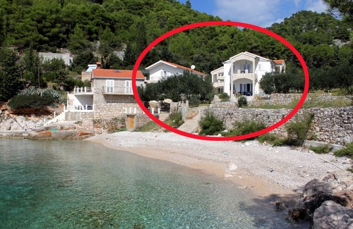 Gdinj Apartment | Two bedroom apartment near beach Cove Jedra, Hvar (A-2583-g)
