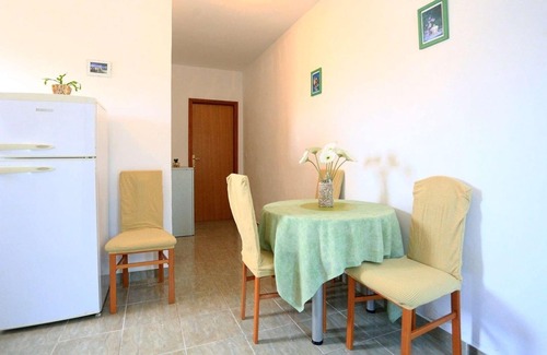 Municipality of Kali Apartment | Two bedroom apartment near beach Cove Mala Lamjana, Ugljan (A-8461-c)